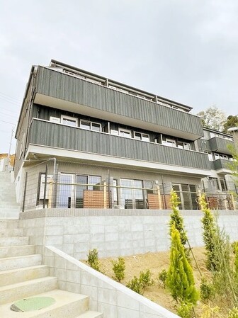 クリフビレッジG棟の物件外観写真